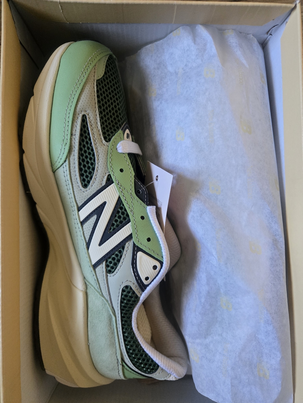 New Balance Mens Green and White Athletic Shoe